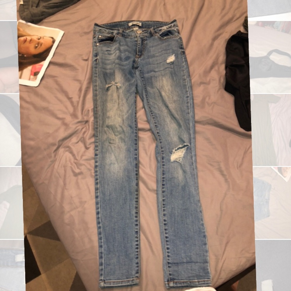Ripped skinny jeans